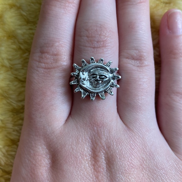 NWOT Set of 4 women’s rings - Picture 2 of 5